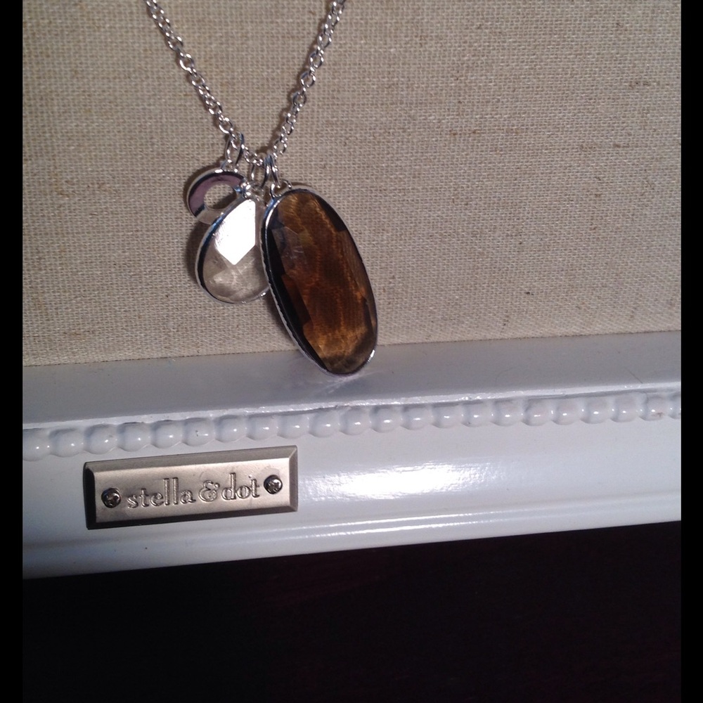 Stella & Dot Trinity Pendant-BUNDLE 2 get 10% off